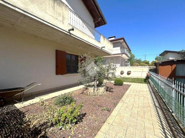 Villa Indipendente in vendita a Pozzolengo, Lombardia