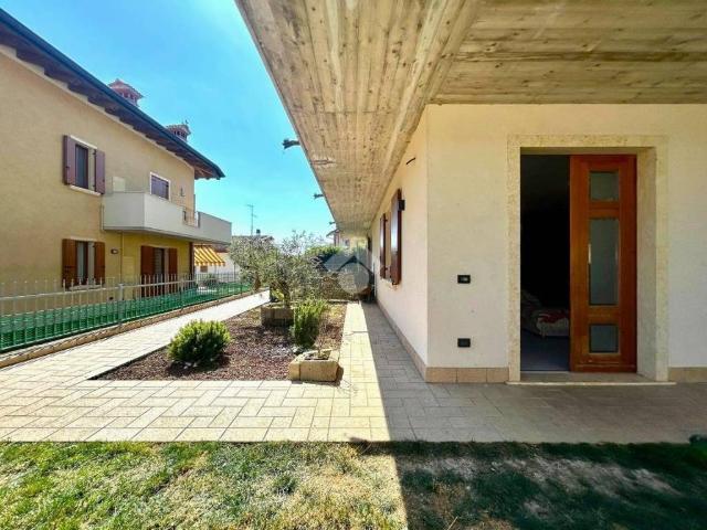 Villa Indipendente in vendita a Pozzolengo, Lombardia