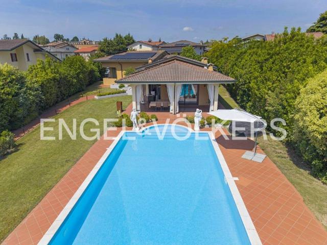 Villa Indipendente in vendita a Pozzolengo, Lombardia