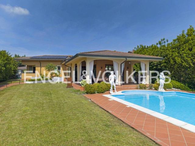 Villa Indipendente in vendita a Pozzolengo, Lombardia