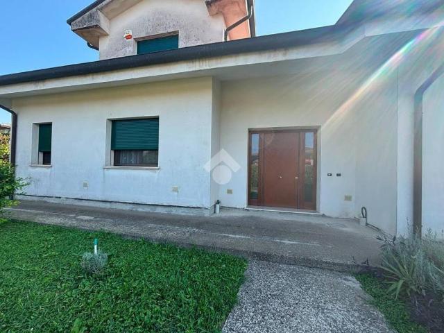 Villa Indipendente in vendita a Pozzonovo, Veneto