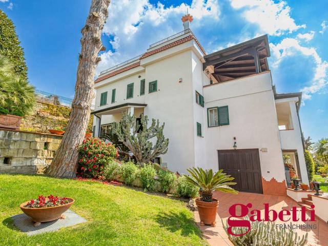 Villa Indipendente in vendita a Pozzuoli, Campania