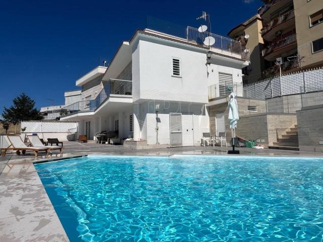 Villa Indipendente in vendita a Pisciarelli, Pozzuoli