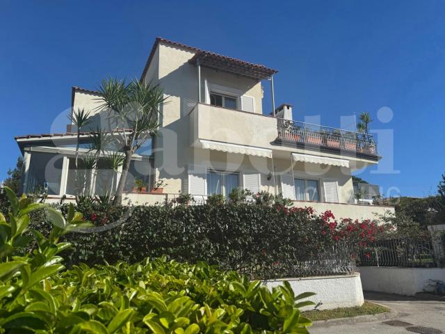 Villa Indipendente in vendita a Pozzuoli, Campania
