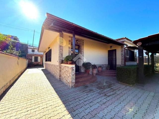 Villa Indipendente in vendita a Pozzuoli, Campania