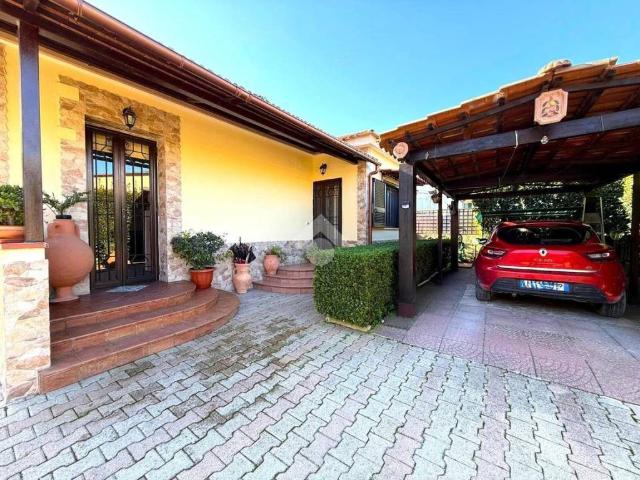 Villa Indipendente in vendita a Pozzuoli, Campania