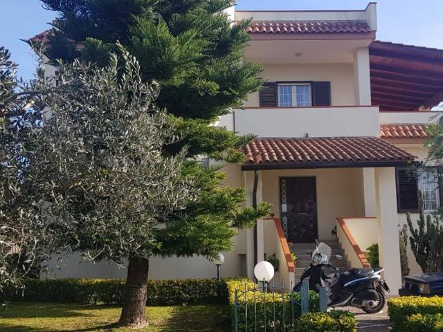 Villa Indipendente in vendita a Pozzuoli, Campania
