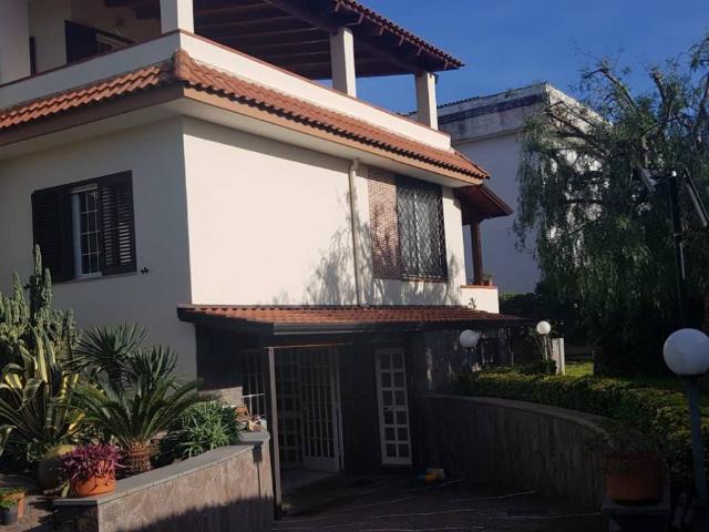 Villa Indipendente in vendita a Pozzuoli, Campania