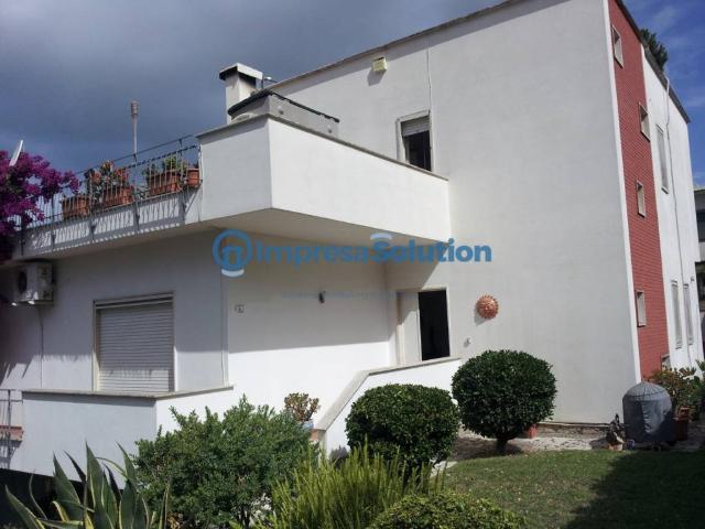 Villa Indipendente in vendita a Pozzuoli, Campania