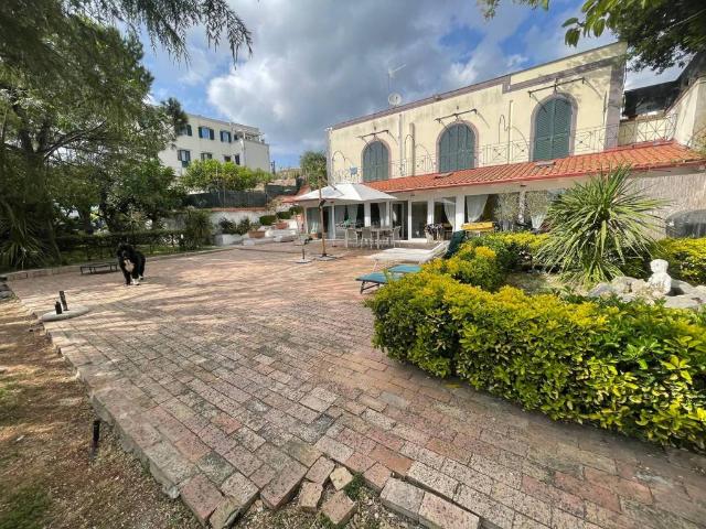 Villa Indipendente in vendita a Pisciarelli, Pozzuoli