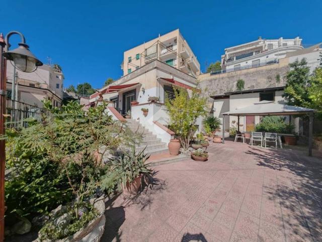 Villa Indipendente in vendita a Pozzuoli, Campania