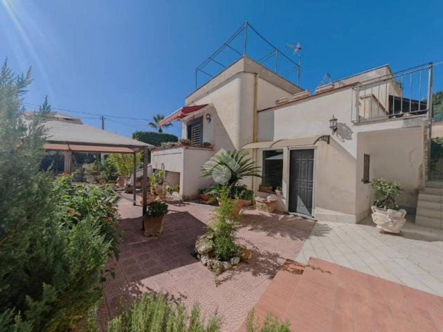 Villa Indipendente in vendita a Pozzuoli, Campania