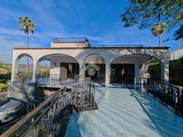 Villa Indipendente in vendita a Pozzuoli, Campania