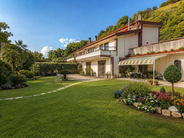 Villa Indipendente in vendita a Cigliano, Pozzuoli
