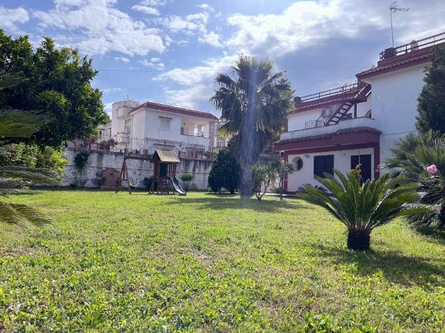 Villa Indipendente in vendita a Pozzuoli, Campania