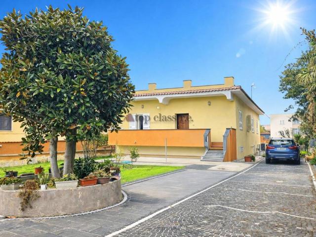 Villa Indipendente in vendita a Pozzuoli, Campania