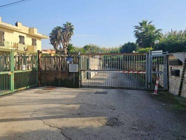 Villa Indipendente in vendita a Pozzuoli, Campania
