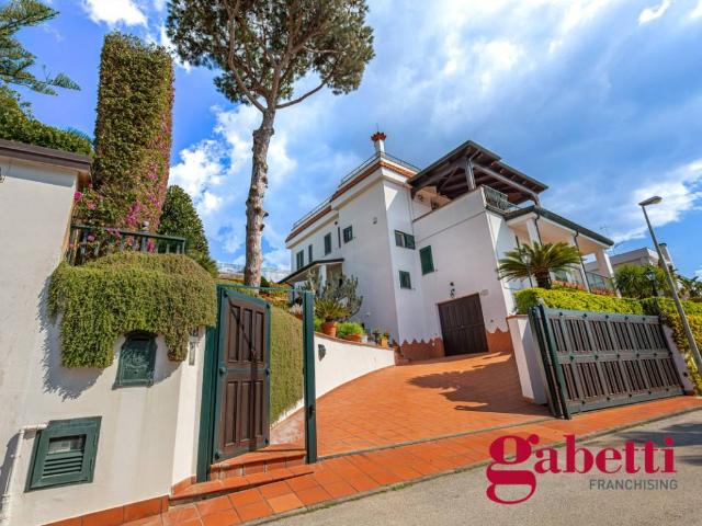 Villa Indipendente in vendita a Pozzuoli, Campania