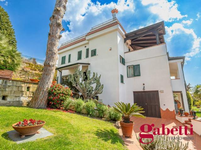 Villa Indipendente in vendita a Pozzuoli, Campania