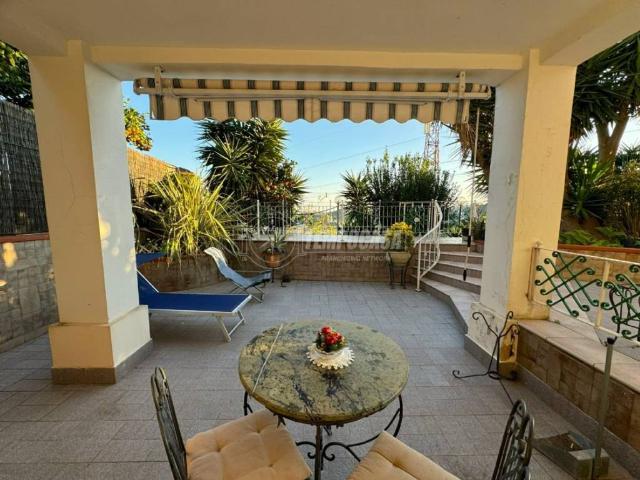 Villa Indipendente in vendita a Pisciarelli, Pozzuoli