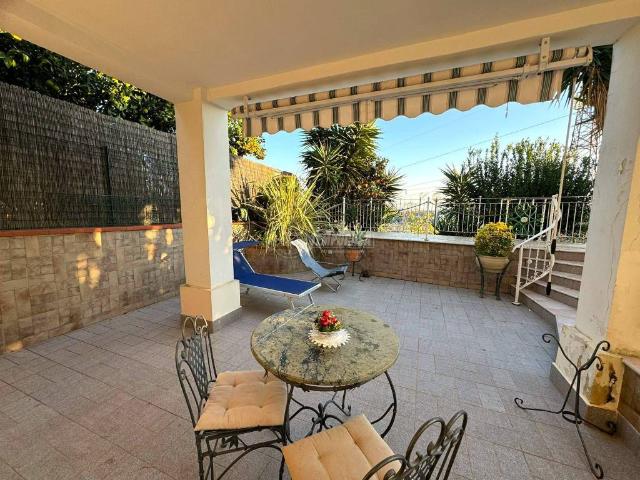 Villa Indipendente in vendita a Pisciarelli, Pozzuoli