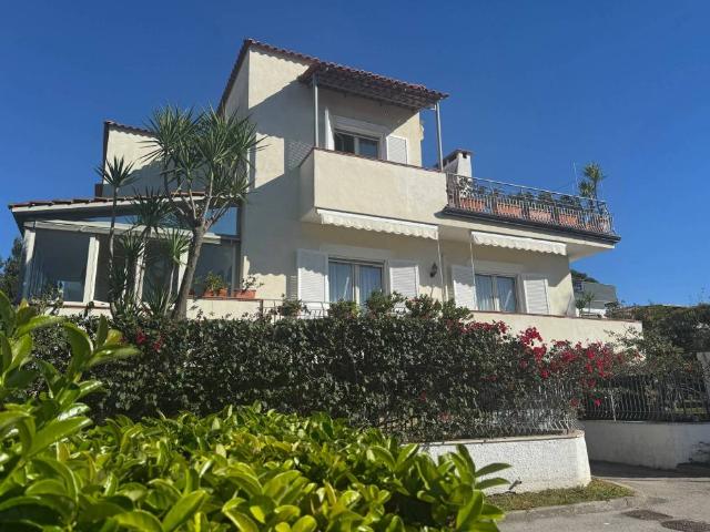 Villa Indipendente in vendita a Pozzuoli, Campania