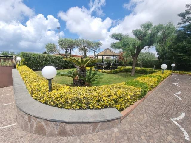 Villa Indipendente in vendita a Pozzuoli, Campania
