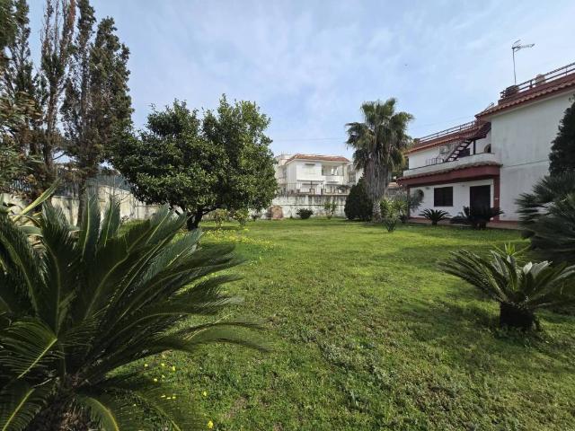 Villa Indipendente in vendita a Pozzuoli, Campania