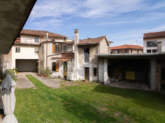 Villa Indipendente in vendita a Pozzuolo Del Friuli, Friuli-Venezia Giulia