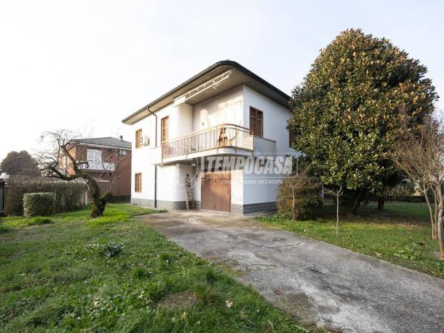 Villa Indipendente in vendita a Pozzuolo Martesana, Lombardia
