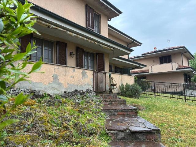 Villa Indipendente in vendita a Pozzuolo Martesana, Lombardia