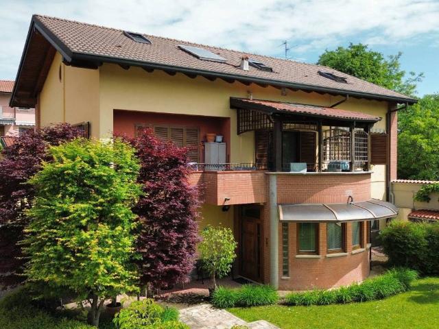 Villa Indipendente in vendita a Pozzuolo Martesana, Lombardia