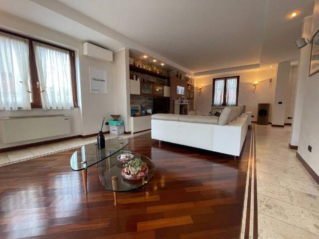 Villa Indipendente in vendita a Pozzuolo Martesana, Lombardia