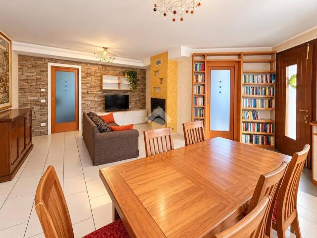 Villa Indipendente in vendita a Prata di Pordenone, Pordenone / Pordenon
