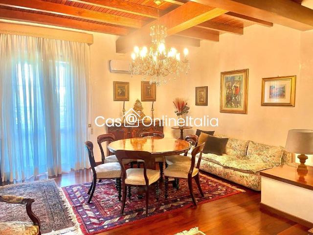 Villa Indipendente in vendita a Prato, Toscana