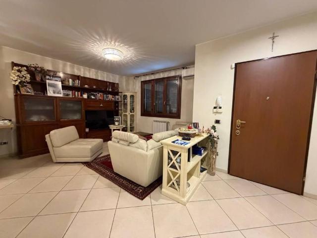 Villa Indipendente in vendita a Prato, Toscana