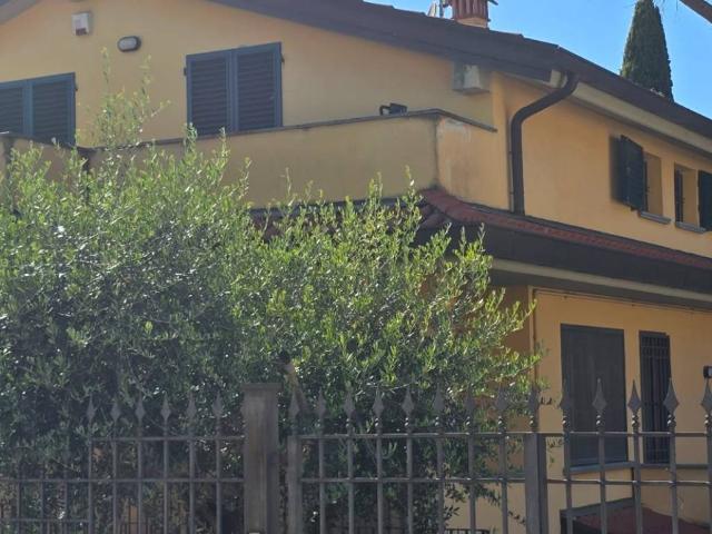 Villa Indipendente in vendita a La Macine, Prato