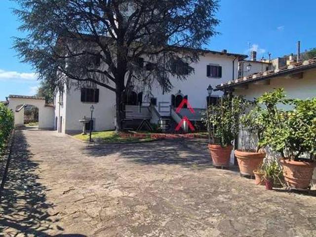Villa Indipendente in vendita a Prato, Toscana