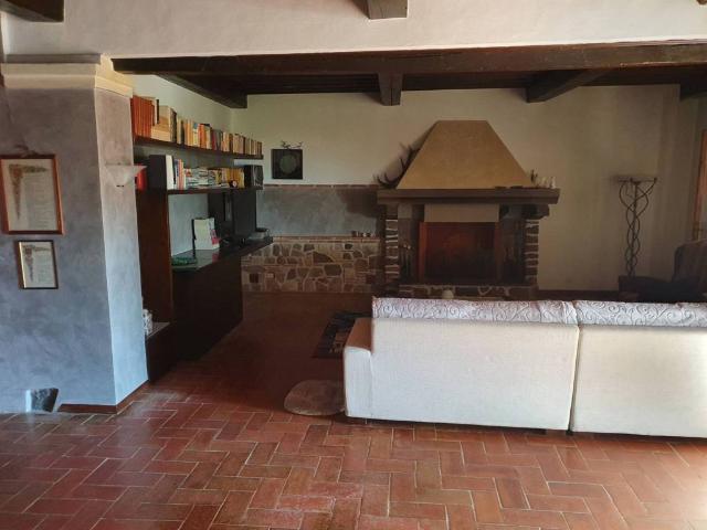 Villa Indipendente in vendita a Prato, Toscana