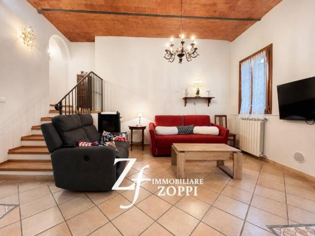Villa Indipendente in vendita a Mezzana, Prato