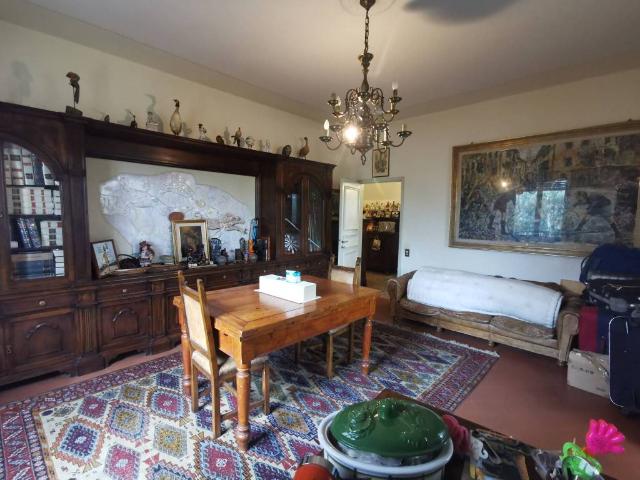 Villa Indipendente in vendita a Prato, Toscana