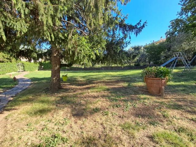 Villa Indipendente in vendita a Prato, Toscana