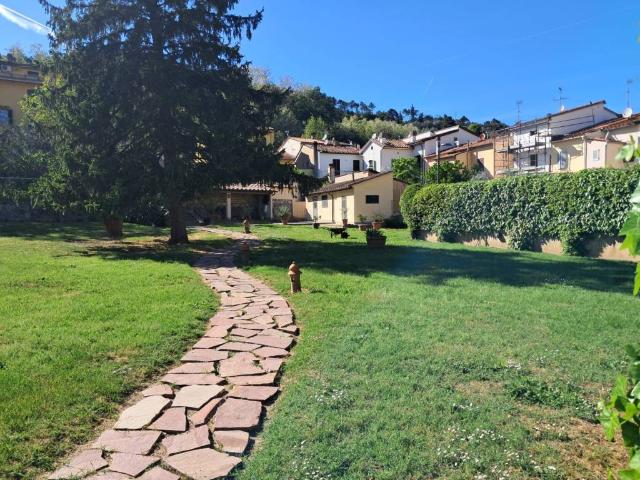Villa Indipendente in vendita a Prato, Toscana