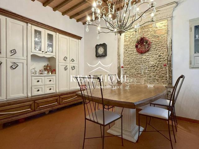 Villa Indipendente in vendita a Prato, Toscana