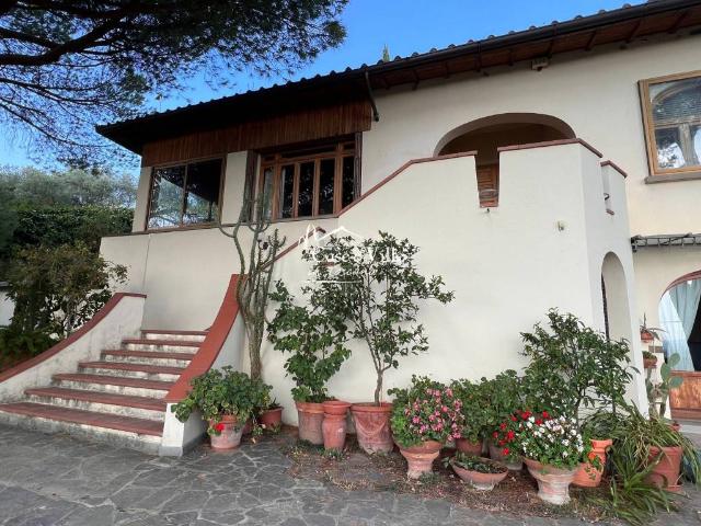 Villa Indipendente in vendita a Sant'Anna, Prato