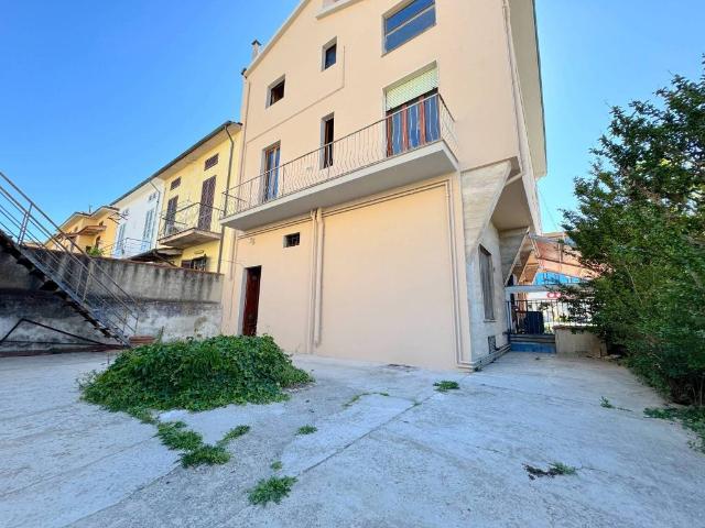 Villa Indipendente in vendita a Grignano, Prato