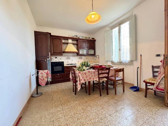 Villa Indipendente in vendita a Prato, Toscana
