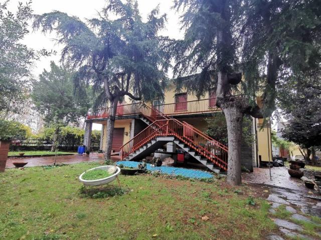 Villa Indipendente in vendita a Prato, Narnali