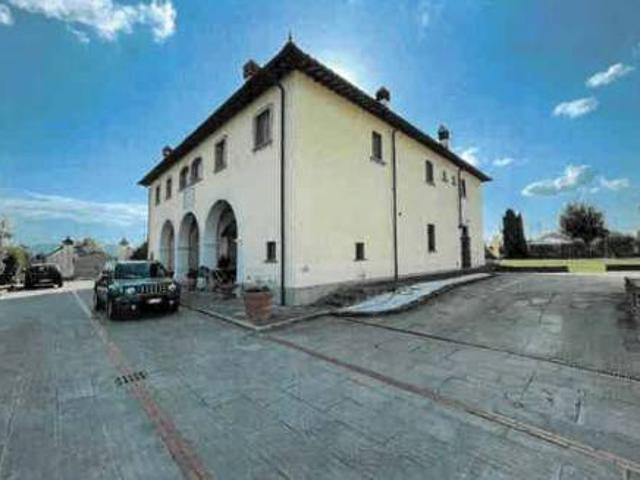 Villa Indipendente in vendita a Prato, Toscana