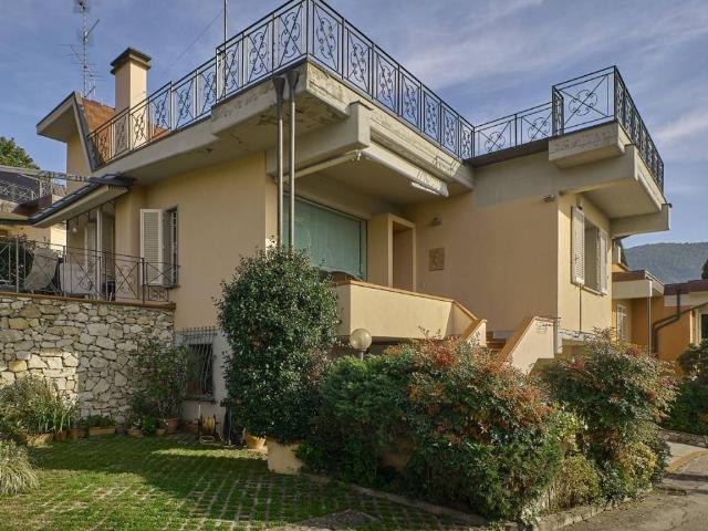 Villa Indipendente in vendita a Santa Lucia, Prato